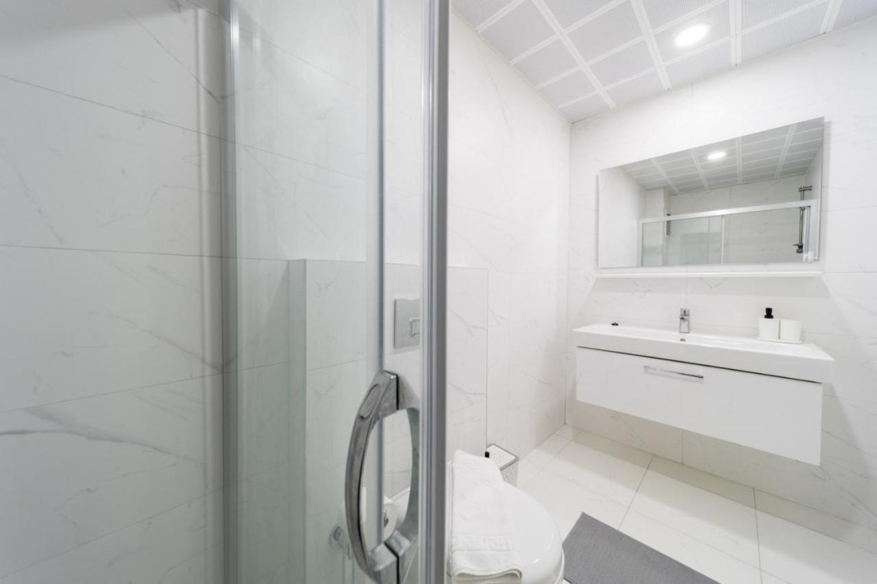 Central Flat With Balcony Near Sea In Muratpasa Appartement Antalya Buitenkant foto